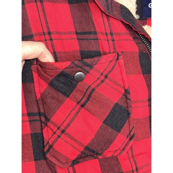 Men's GAP red‎ and black vest with faux shearling WARM SZ MEDIUM - Picture 2 of 10